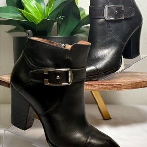 Donald J. Pliner Black Leather Buckle Ankle Boots - Sz 8